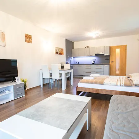 - Apartmán *